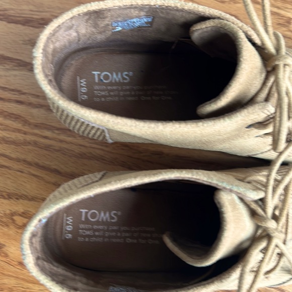 EUC - TOMS Brown Sugar Suede Corduroy Wedge Booties.  Size 9.5 Lace Up - Picture 7 of 11